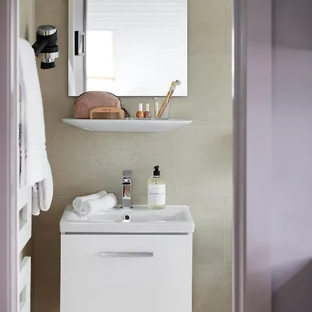 Base アパートホテル ローザンヌ