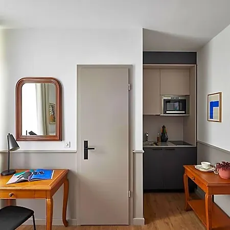 Base - Contactless Check In Apartmanhotel 4*