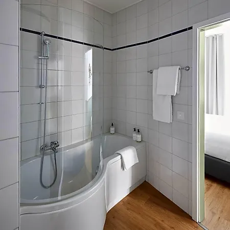 Base - Contactless Check In Apartmanhotel 4*