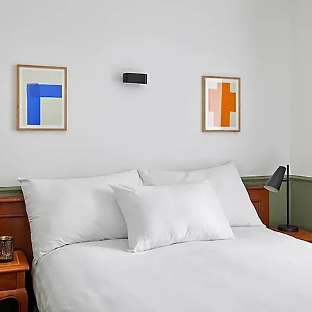 Base - Contactless Check In 4* Λωζάνη