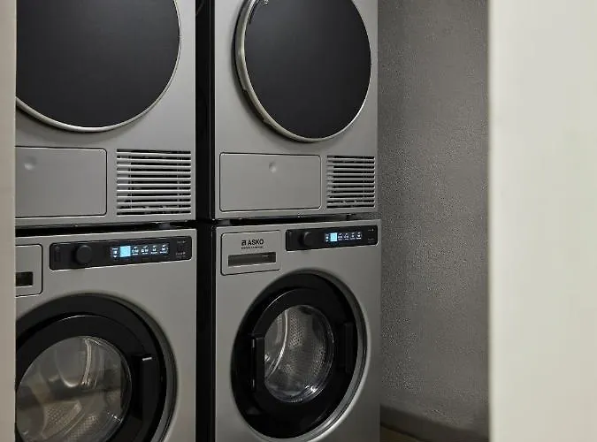 Base - Contactless Check In 4* لوزان