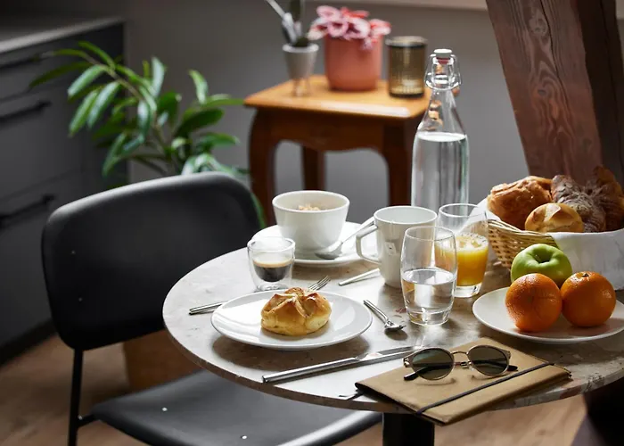 Base - Contactless Check In 公寓式酒店 4*